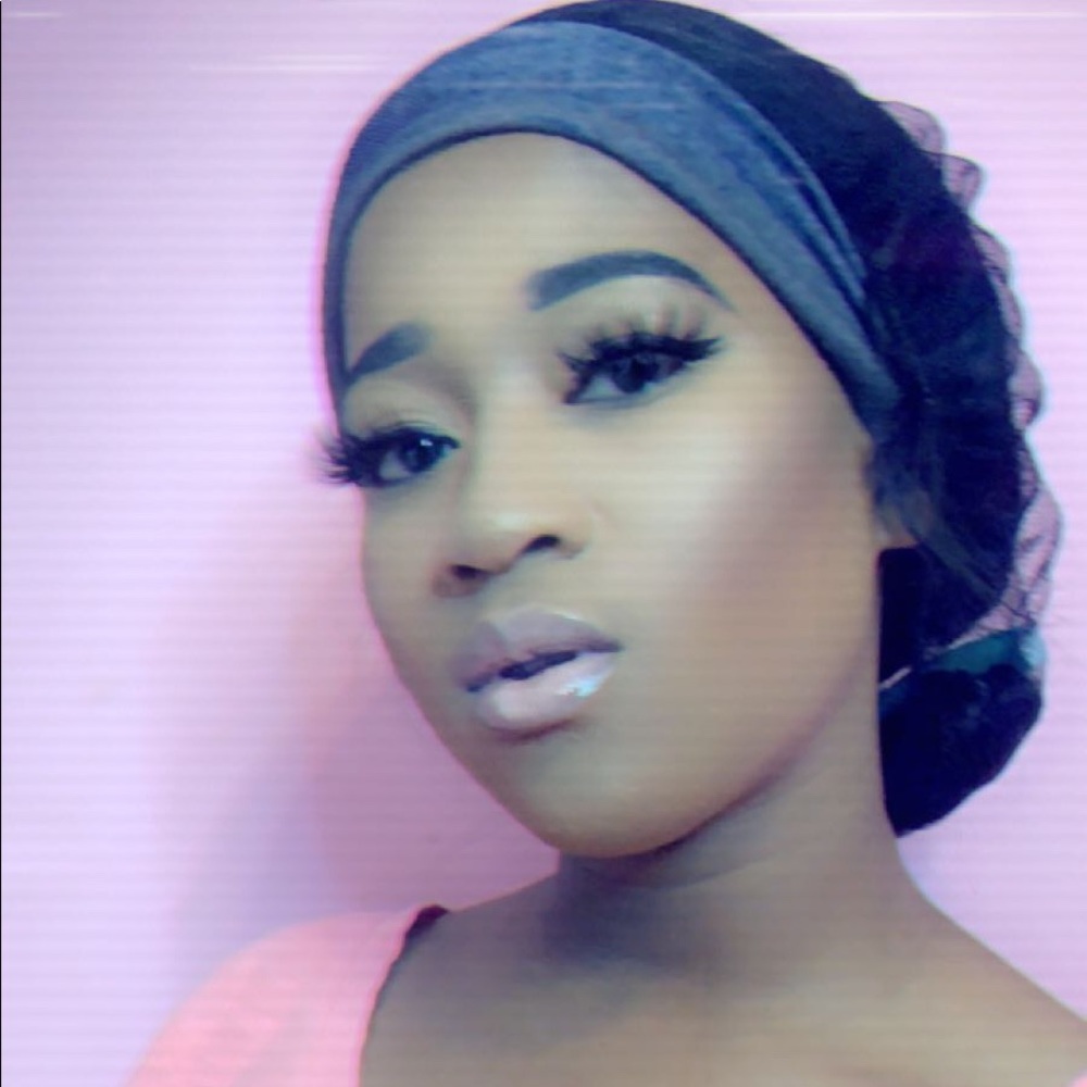 Meet your Posher, Judeline